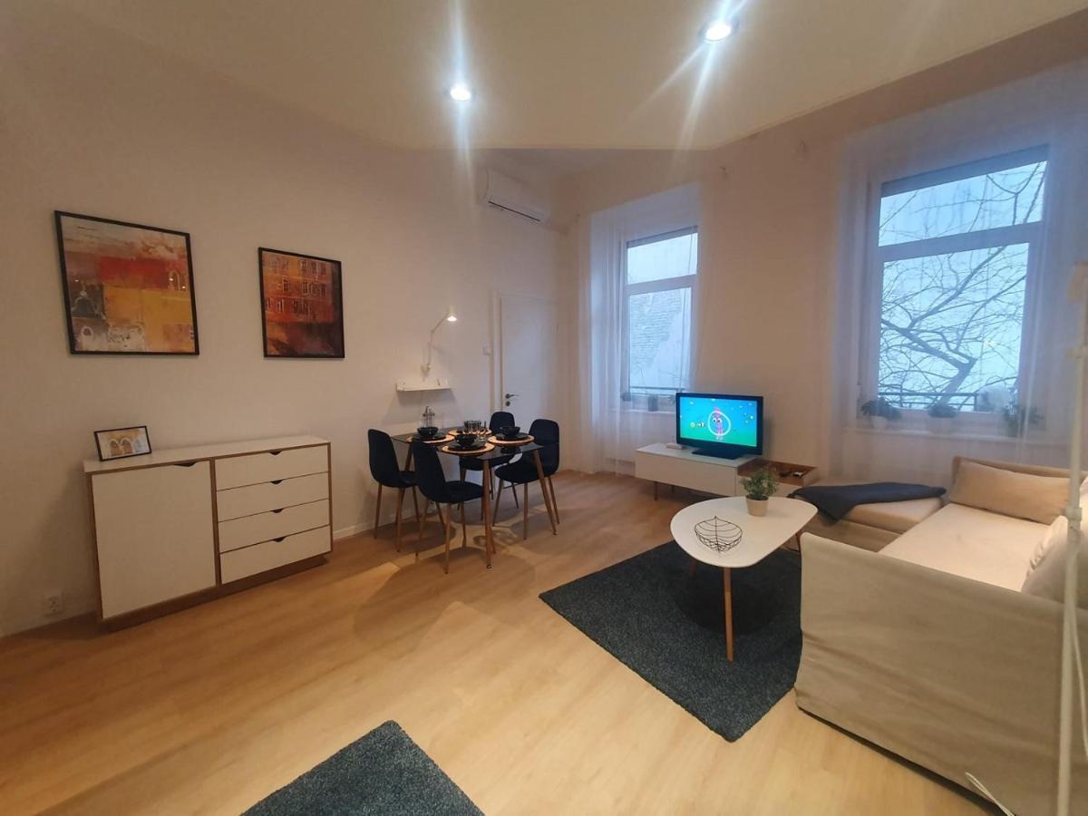 Petofi Apartment With Air Condition Boedapest Buitenkant foto